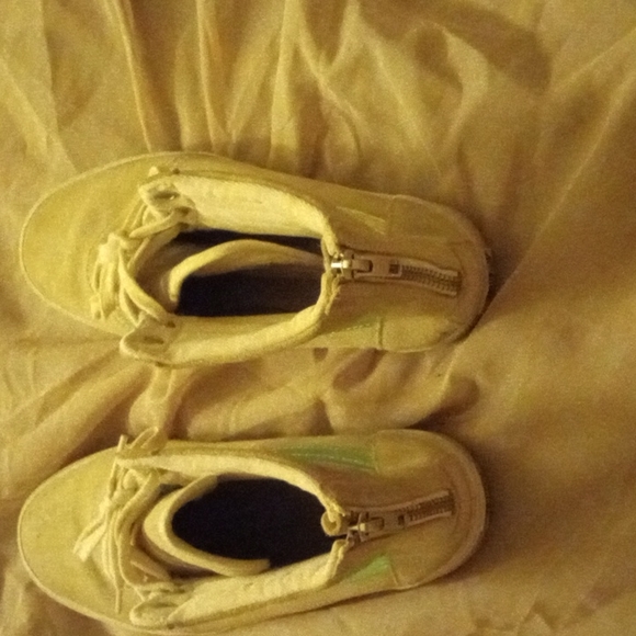 Vans - Picture 1 of 2